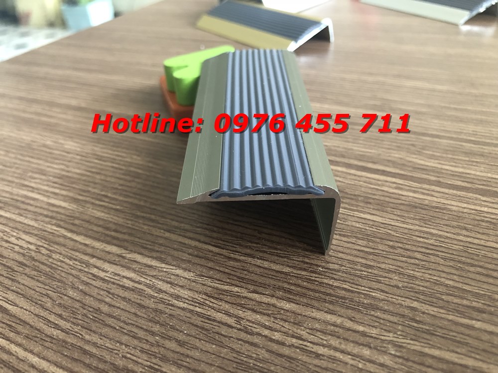 Nẹp nhôm chống trơn L40x20